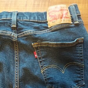Classic Levi's 541 Dark Blue Stretchy Denim With Tapered Legs. Size 32/30